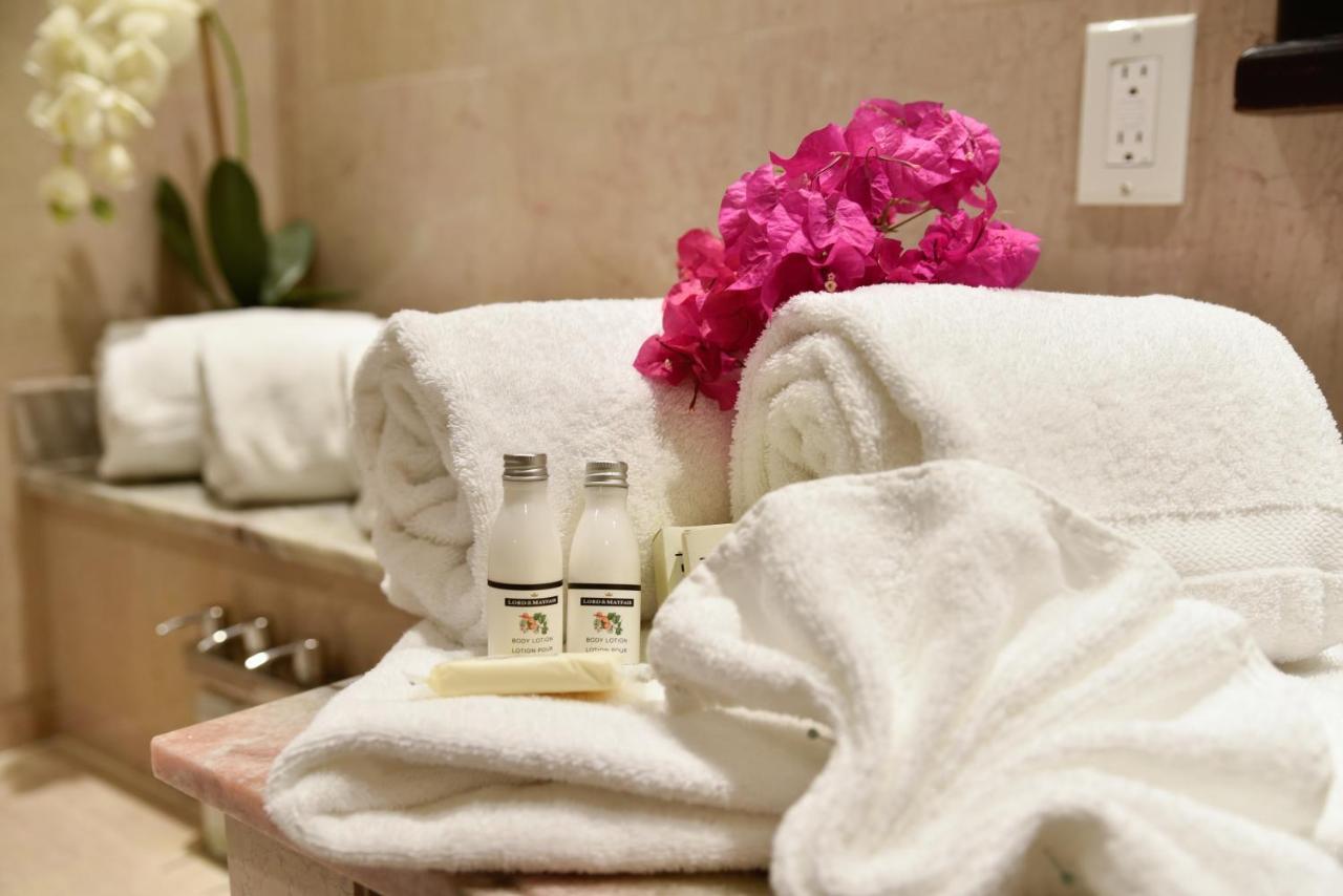 Princess Heights Luxury Condo Hotel Oyster Pond Екстер'єр фото