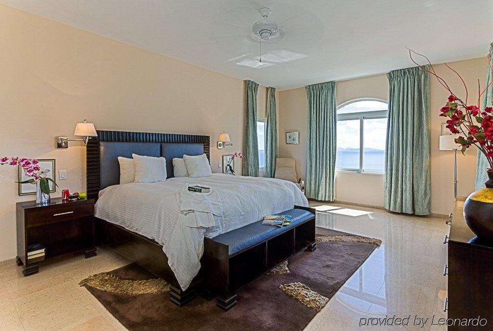 Princess Heights Luxury Condo Hotel Oyster Pond Екстер'єр фото