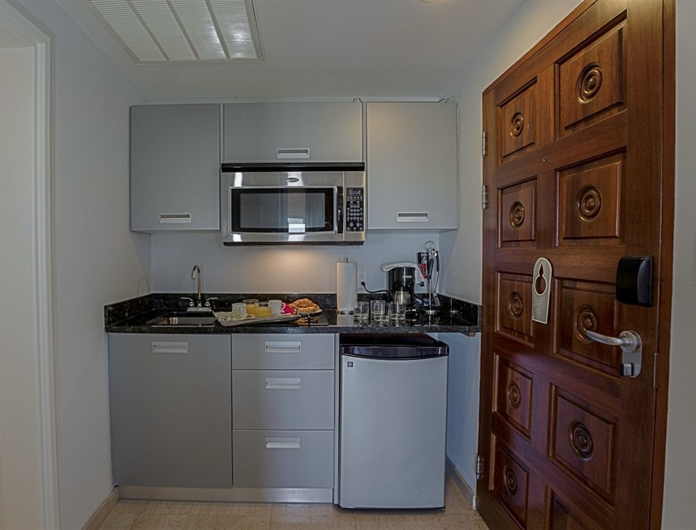 Princess Heights Luxury Condo Hotel Oyster Pond Екстер'єр фото
